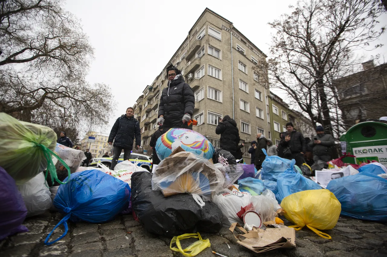 Stanovnici Sofije zbog krize s komunalnim otpadom odlažu smeće kod gradske uprave