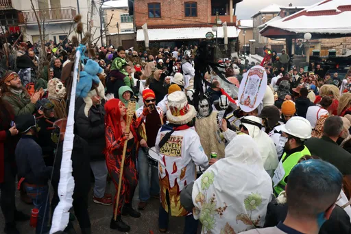 Со традиционално дефиле на маски и костуми започна Вевчанскиот карневал