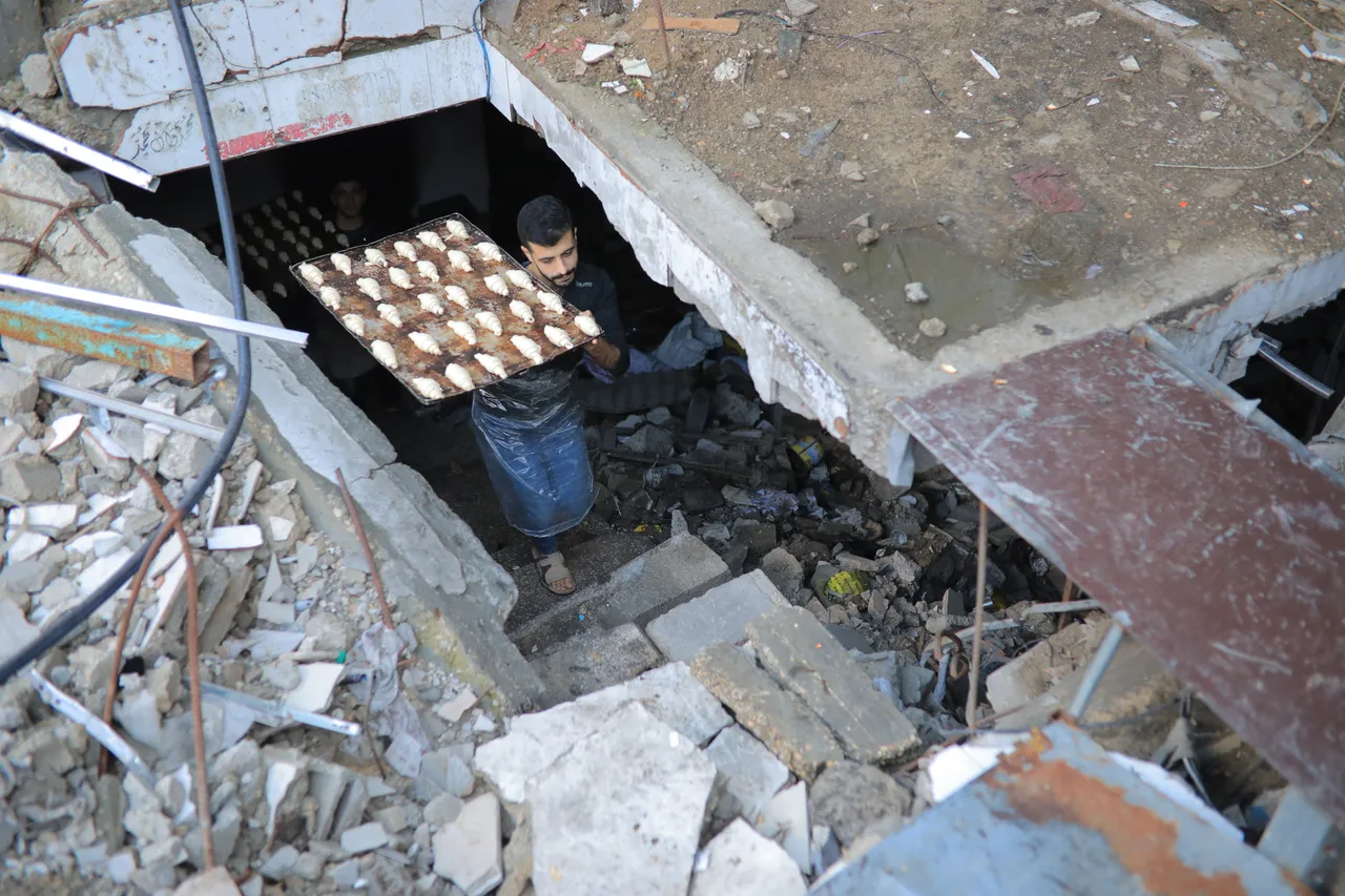 Miris peciva iz ruševina: Pekara oštećena u izraelskim napadima u Gazi nastavlja proizvodnju
