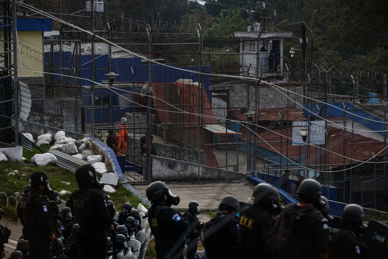 8 killed in gang attacks on prisons and police in Guatemala
