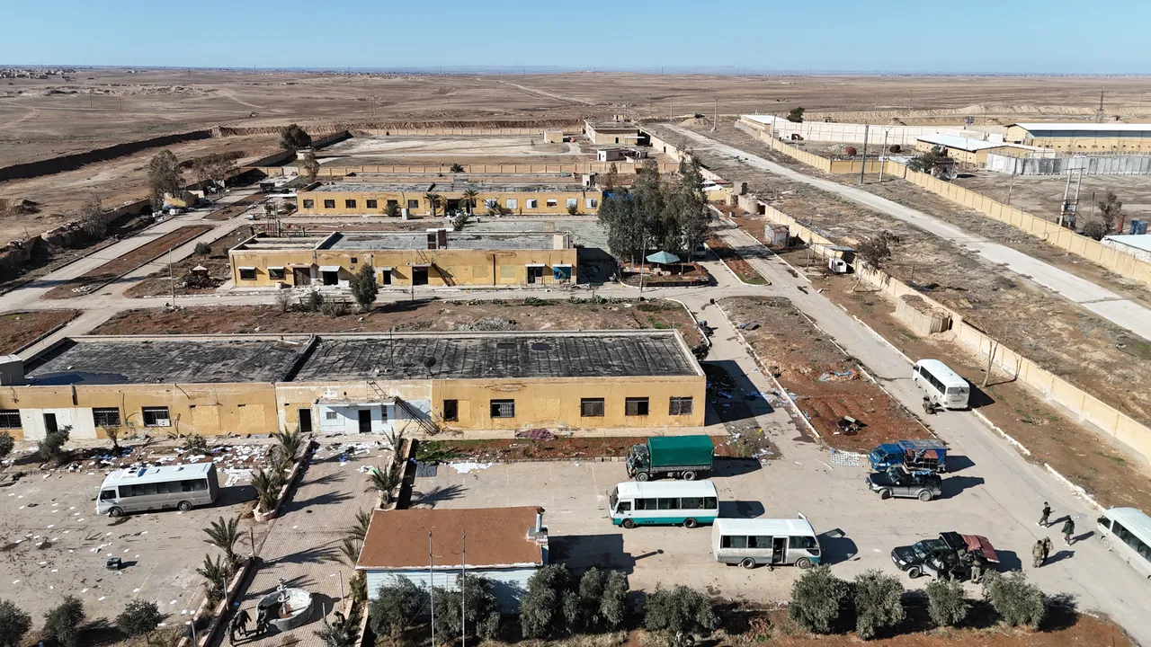 İraq Suriyadan gətirilən DEAŞ məhbuslarına qarşı istintaq başladılıb