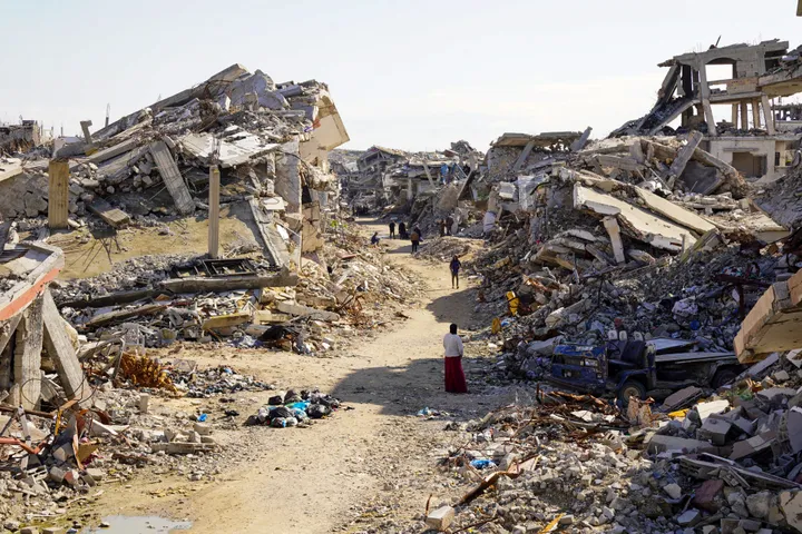 جيش الاحتلال يصعّد عملياته في غزة ويصدر أول إنذار إخلاء منذ وقف إطلاق النار