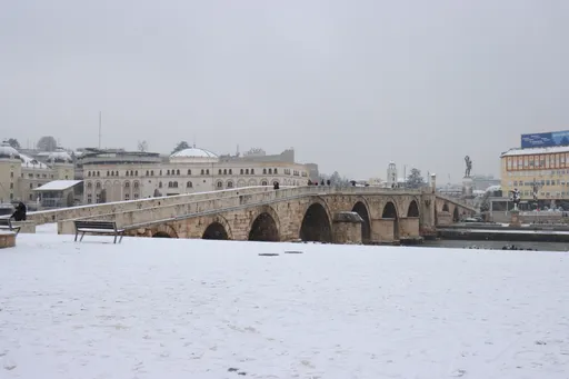Reshjet e borës krijuan pamje të bukura në Shkup