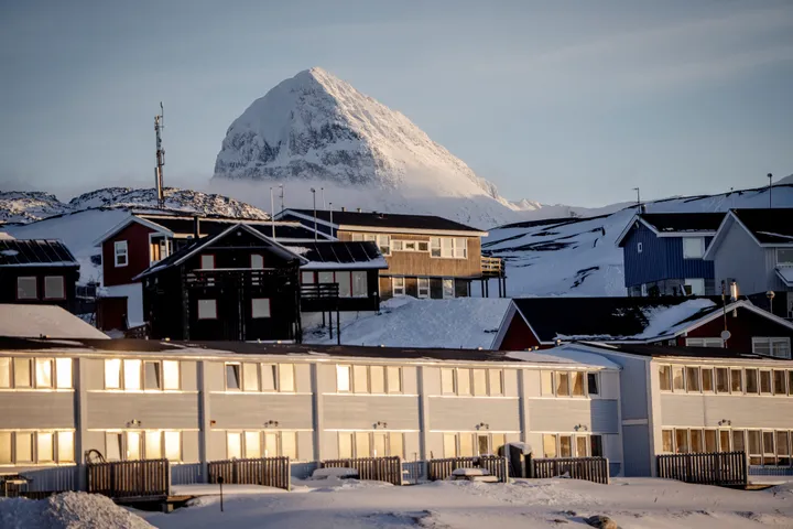 الدنمارك ترفض أي مساس بسيادتها على غرينلاند وتؤكد: لن تمتلكها الولايات المتحدة