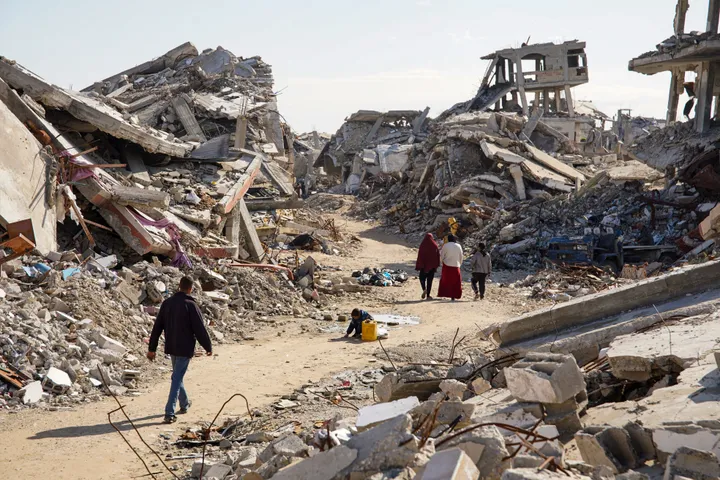 Israeli jets, artillery continue to strike Gaza despite ceasefire agreement