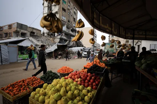السوق السوداء.. صناعة الاحتلال الإسرائيلي لتفكيك اقتصاد غزة