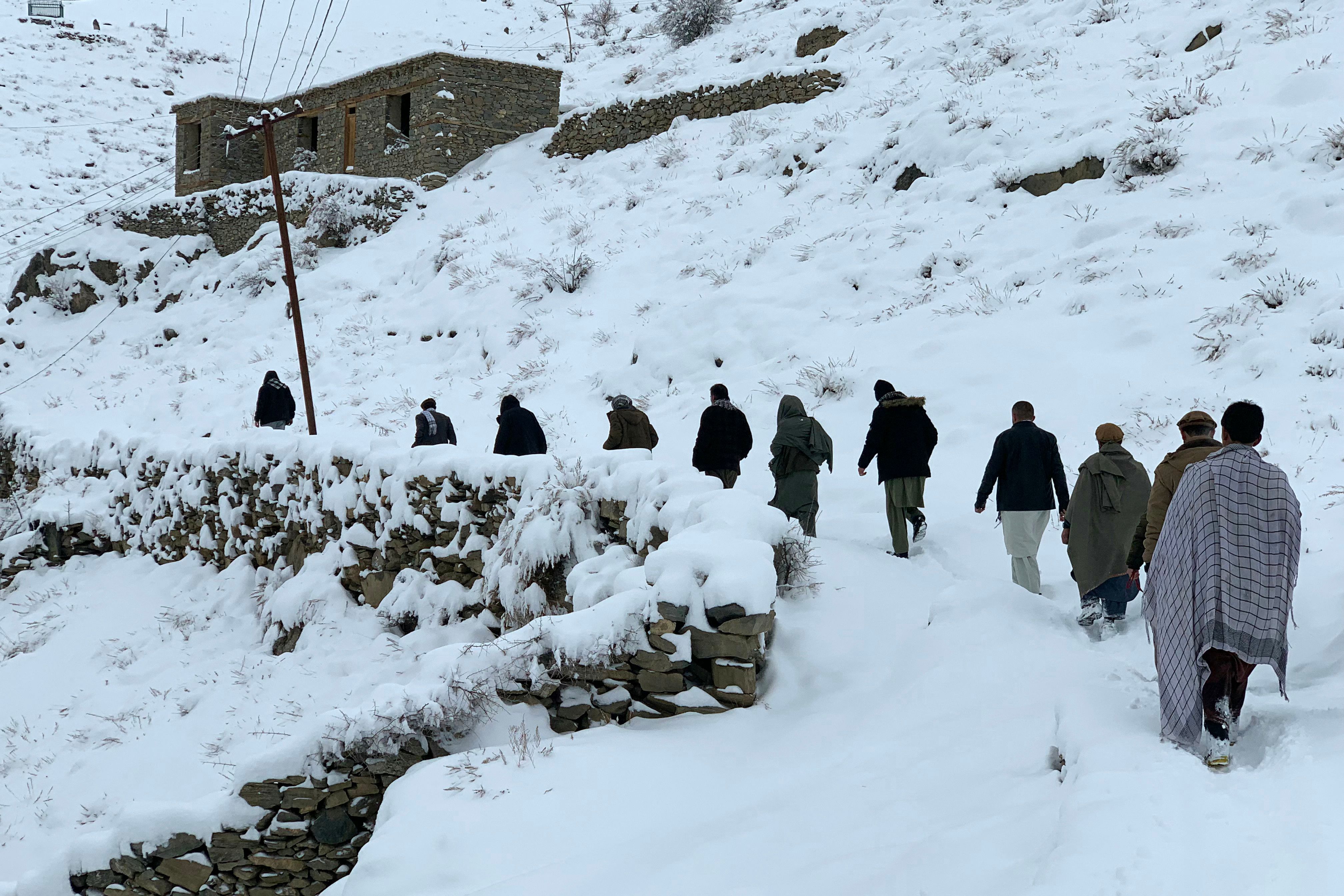 アフガニスタンで雪と豪雨により3日間で60人以上が死亡 - TRT 日本語