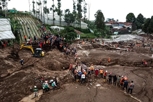 Korban tewas longsor Bandung Barat naik jadi 25 orang, puluhan masih dicari
