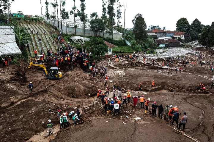 Korban tewas longsor Bandung Barat naik jadi 25 orang, puluhan masih dicari