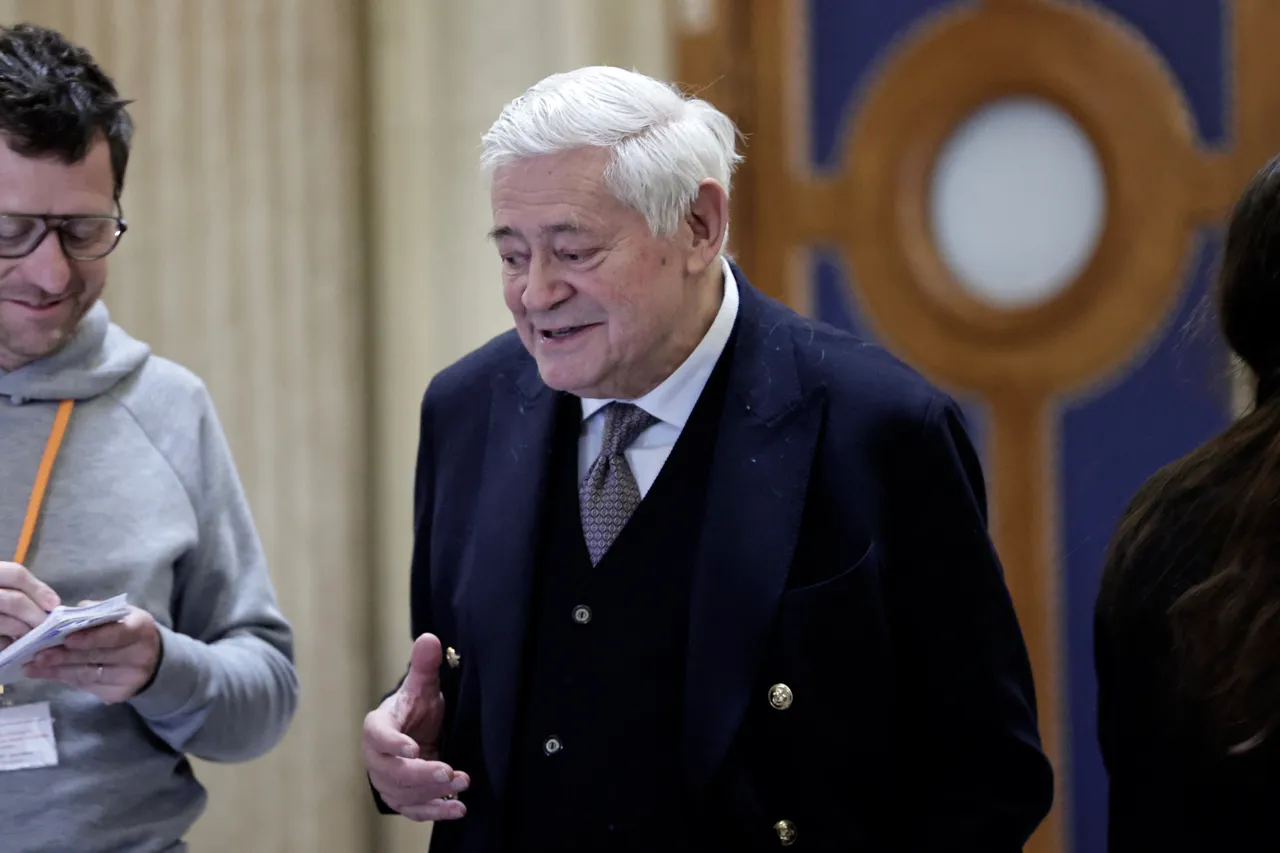 Procès des assistants parlementaires du FN: Gollnisch admet un “système”