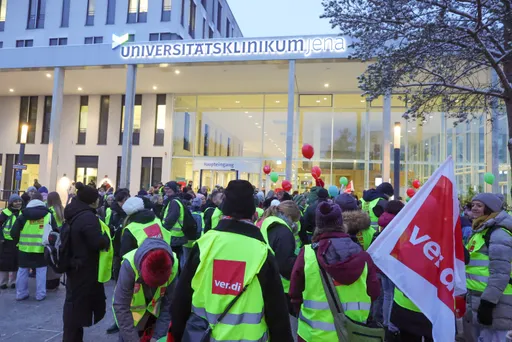 Tarifkonflikt in öffentlichem Dienst: Warnstreiks an über 20 Universitätskliniken