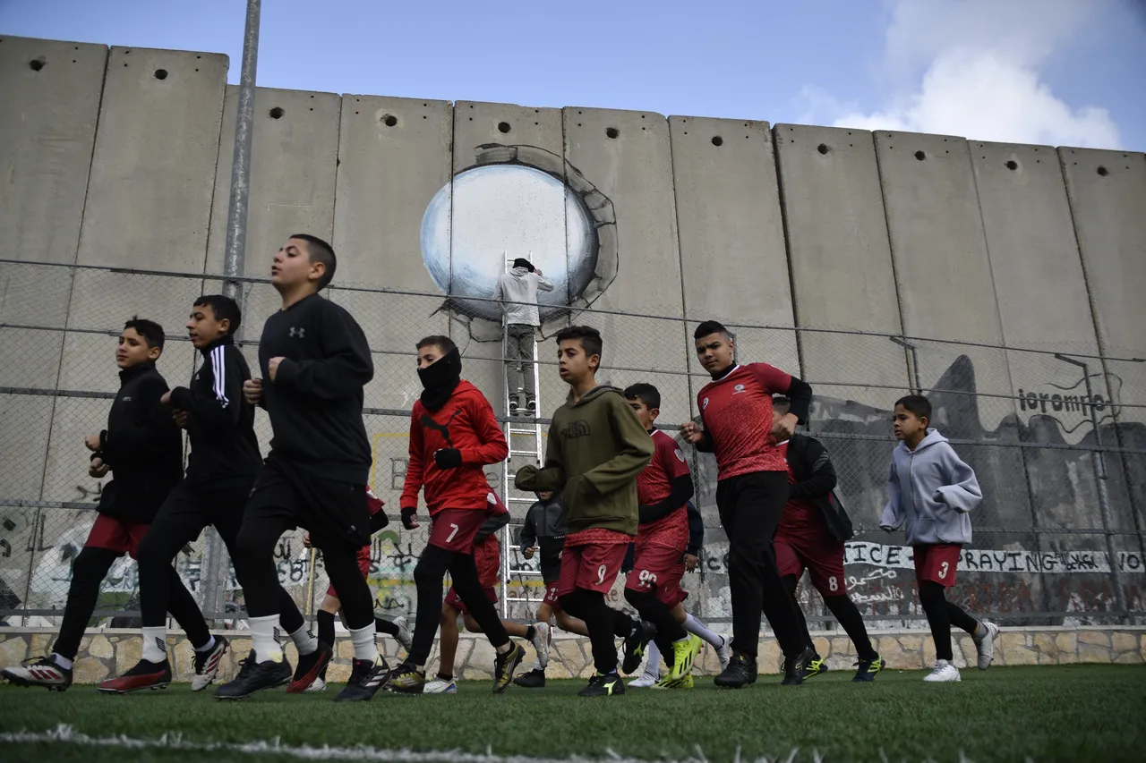 Stadiumi i kampit të refugjatëve "Aida", bëhet simbol i rezistencës palestineze