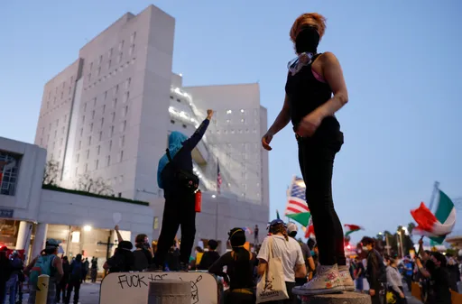 US government temporarily shuts down