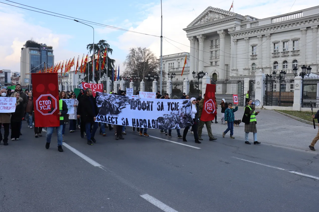 “Ne thithim helm!”: Qytetarët e Shkupit kërkojnë masa urgjente kundër ndotjes së ajrit