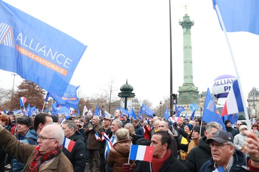 Protesta mbarëkombëtare në Francë për përmirësimin e kushteve të punës së policëve