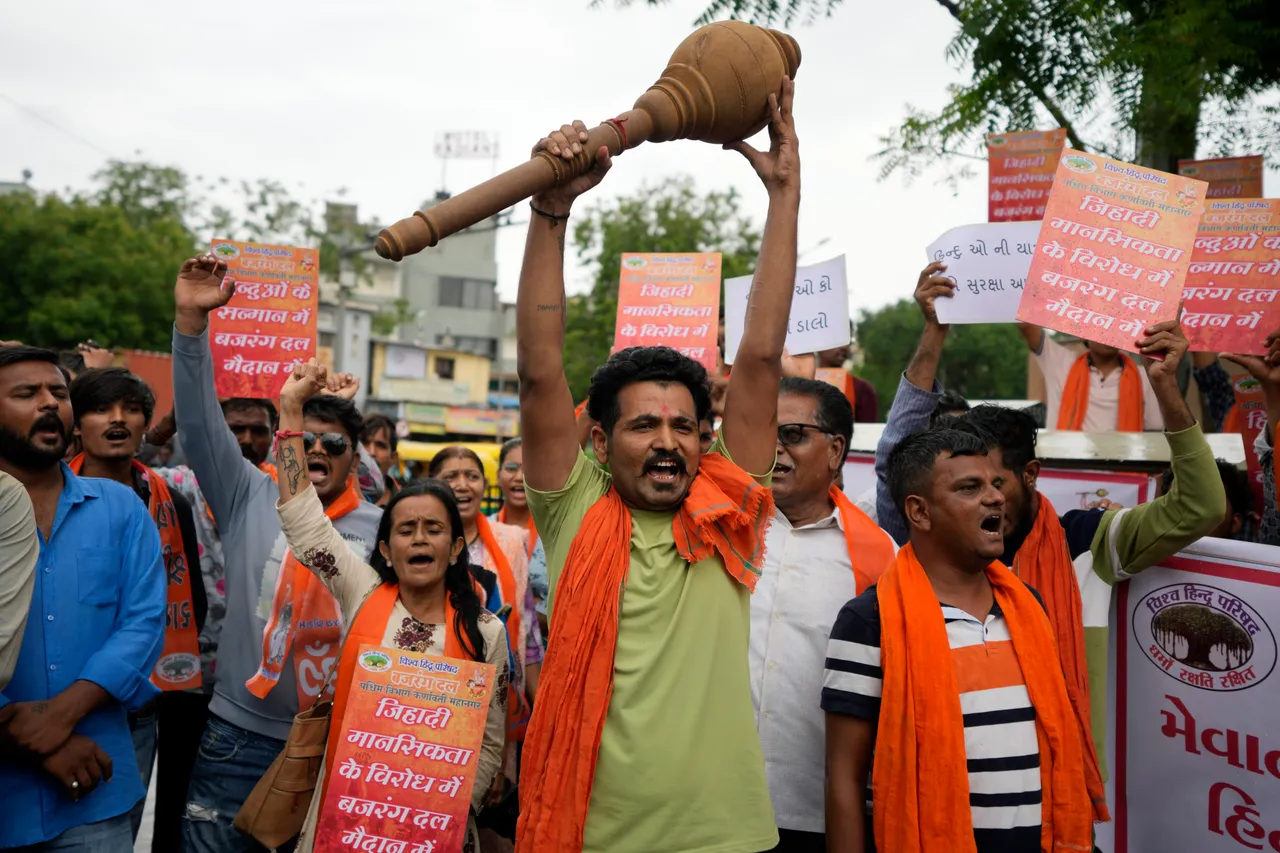 'My name is Mohammad Deepak': Hindu man defends Muslim shopkeeper from far-right mob in India