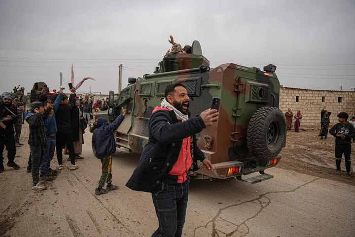 Terror group YPG detains 23 Syrians welcoming government forces in Hasakah