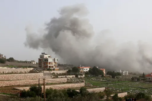 زاعماً استهداف عناصر لحزب الله.. الاحتلال يشن غارات على مناطق جنوبي لبنان