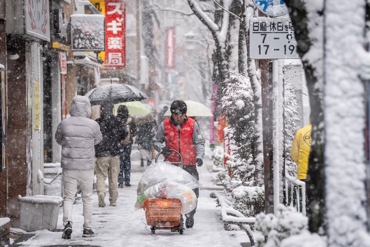 Heavy snowfall kills 46 in Japan as forecasters warn of possible summer El Nino