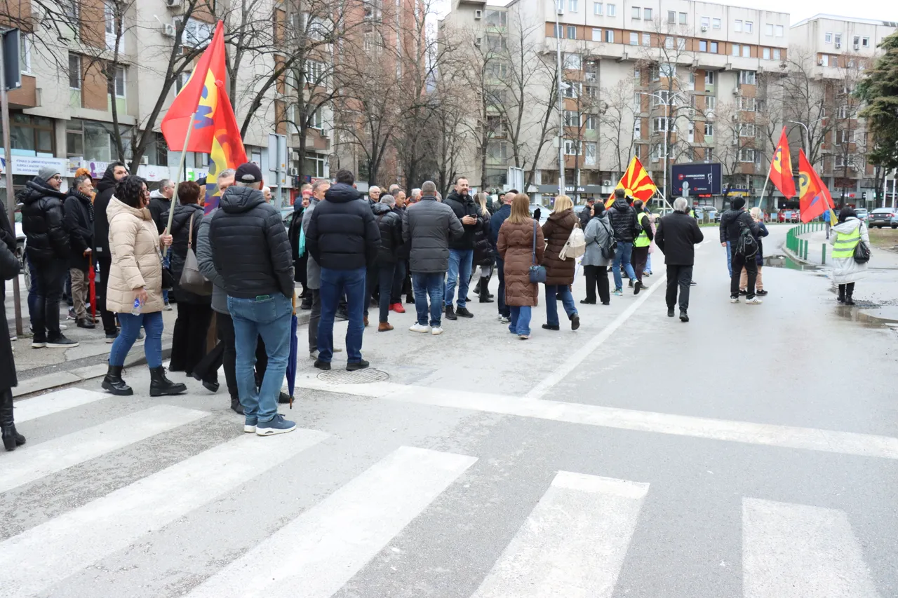 Lidhja e Sindikatave të Maqedonisë bllokon Kuvendin, kërkohet rritje e pagave