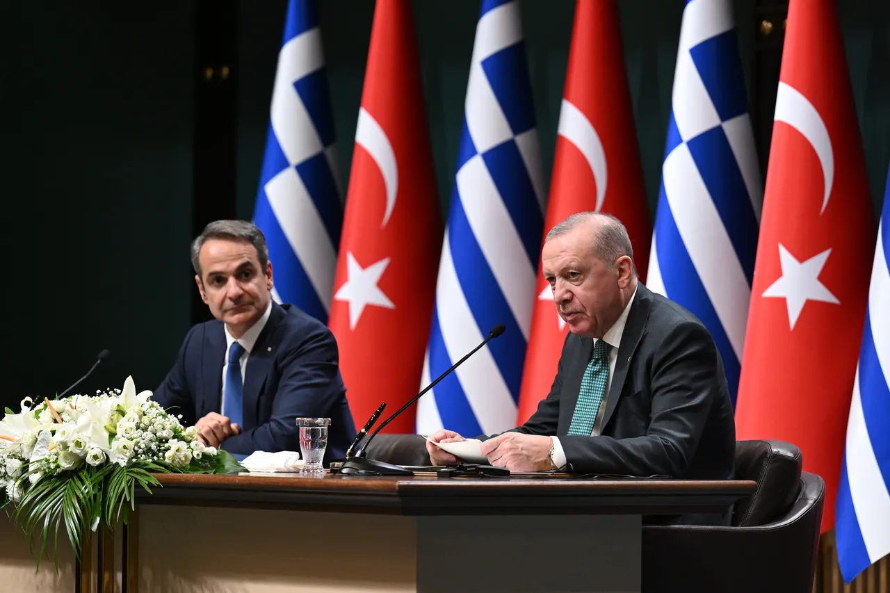 Türkiye y Grecia deben mantener abiertos los canales de diálogo, afirma el presidente Erdogan