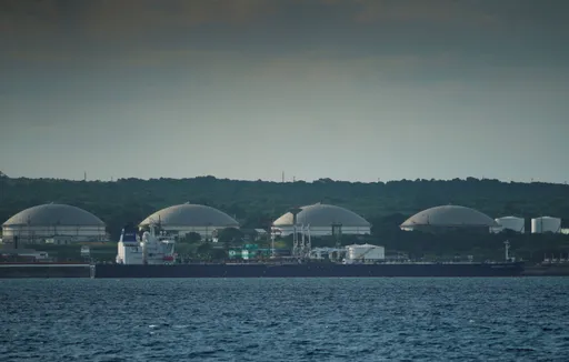 Русија планира да и испрати нафта на Куба како хуманитарна помош