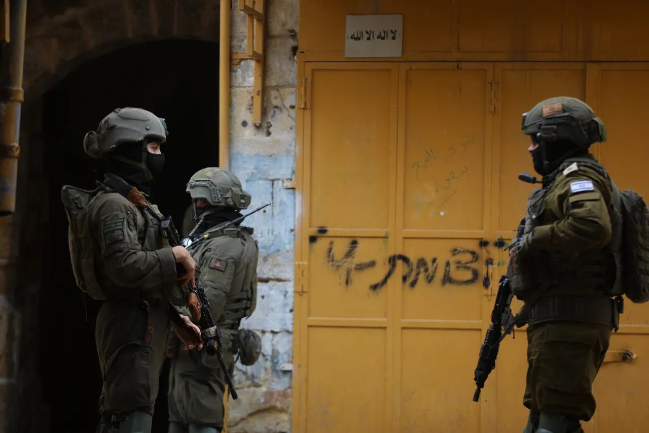 قوات الاحتلال تعتقل 19 فلسطينياً في اقتحامات بالضفة وسط استمرار اعتداءات المستوطنين