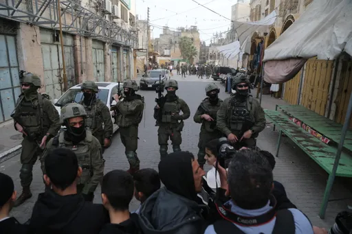 شهيد قرب قلقيلية.. وجيش الاحتلال يعتقل 60 فلسطينياً ويخطر بوقف بناء 15 منزلاً في الضفة الغربية