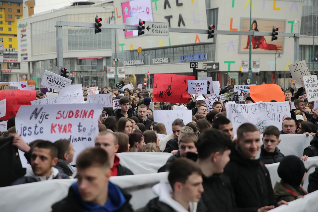 Završeni protesti u Sarajevu, novi najavljeni sutra u 12:00 sati