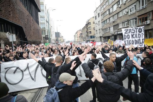 Të rinjtë e Sarajevës bllokojnë qarkullimin  kërkojnë përgjegjësi për aksidentin me tramvaj