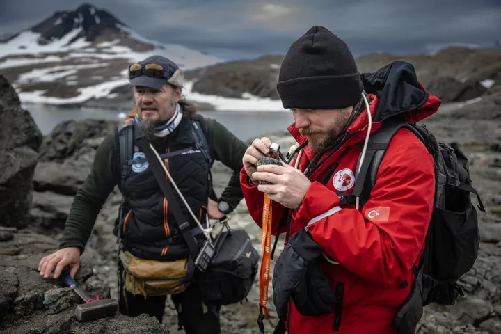 Turkish-Bulgarian team probes Antarctica's geological memory