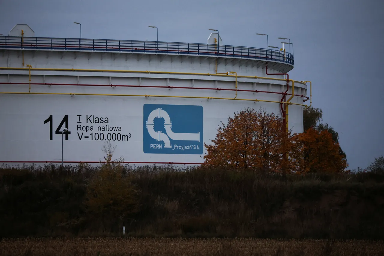 Hungary threatens to cut power, gas exports to Ukraine in Russian oil row