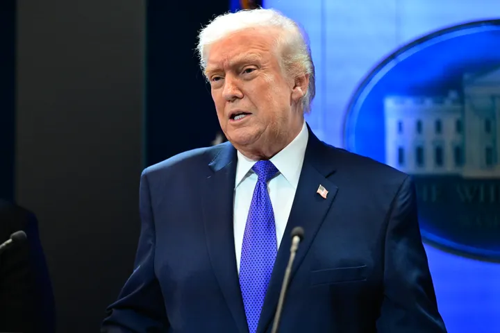 تصريحات ترمب بشأن حرب إيران تدفع الذهب إلى الصعود والنفط يتراجع بأكثر من 10%