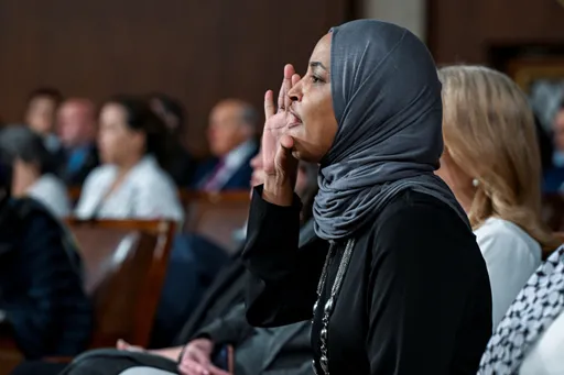 АКШ Конгрессинин мүчөсү президент Трамп кайрылуу жасап жатканда кыйкырды: Америкалыктарды өлтүрдүңүз