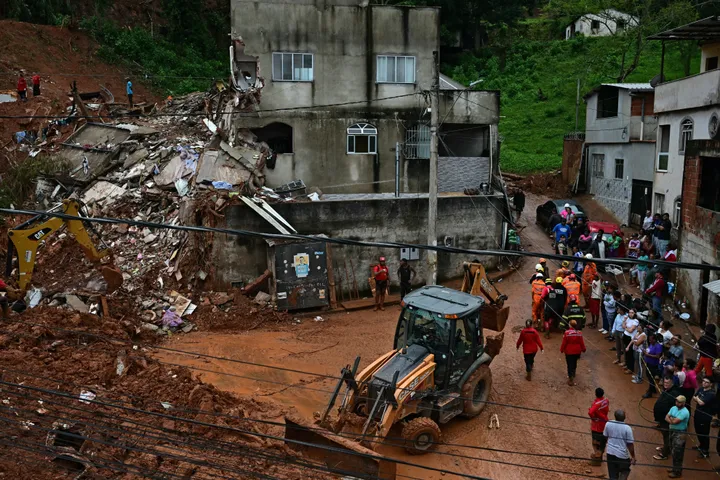 مقتل 22 شخصاً وفقدان عشرات جراء أمطار غزيرة وفيضانات جنوب شرق البرازيل