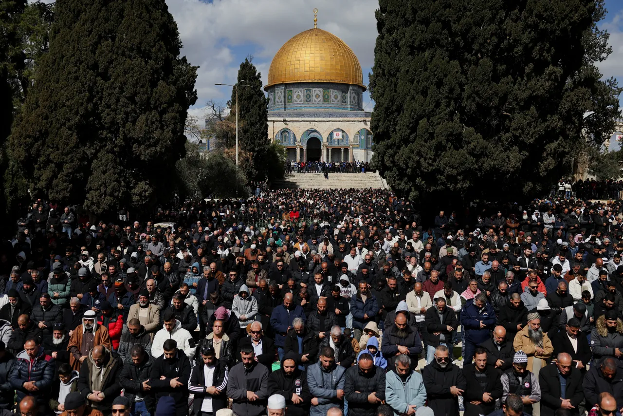 At least 100,000 Palestinians defy Israeli restrictions at Al Aqsa Friday prayers