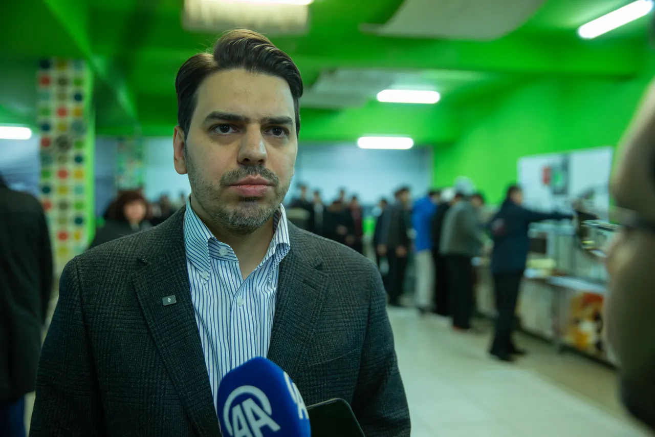 Predsjednik TIKA-e Eren na sehuru sa studentima IUS-a