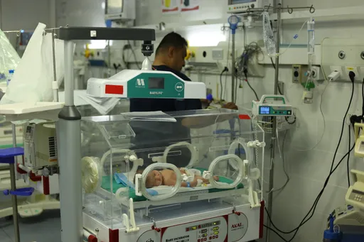 Gaza: Prijevremeno rođene bebe bore se za preživljavanje u jeku nedostatka medicinske opreme