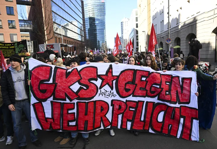 Njemački studenti protestovali protiv novog zakona o vojnoj službi