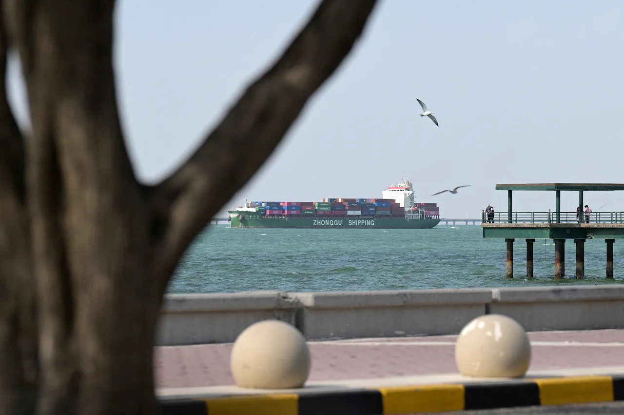 إيران تعلن استهداف ناقلة نفط أمريكية قرب الكويت والدفاعات الجوية الكويتية تتصدى لهجمات صاروخية