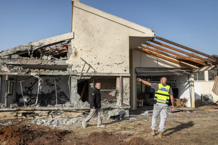 حزب الله يعلن استهداف قاعدة بحرية إسرائيلية.. والاحتلال يكثّف هجماته ويوسّع انتشاره جنوبي لبنان