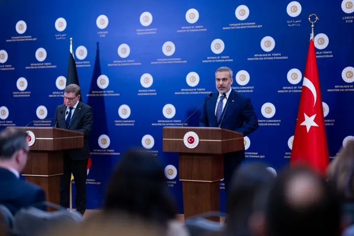 Ankara: Fidan bekräftigt Bemühungen für Ende des US-israelischen Angriffskrieges