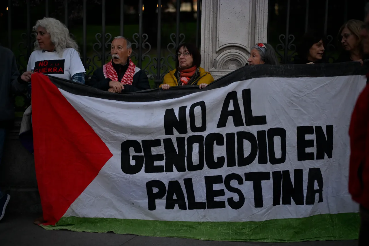 Protestuesit në Madrid formojnë zinxhir njerëzor për të kundërshtuar luftën në Lindjen e Mesme