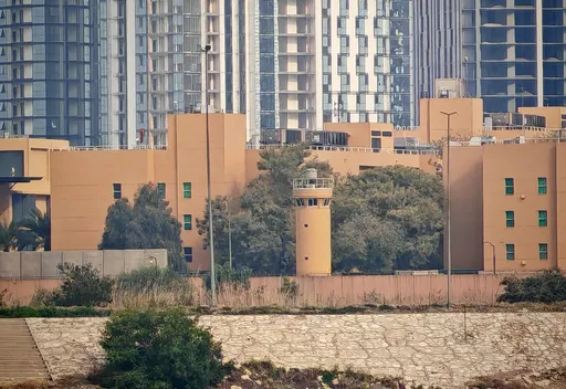 Raketni napad pogodio Ambasadu SAD-a u Bagdadu, oštetio odbrambeni sistem