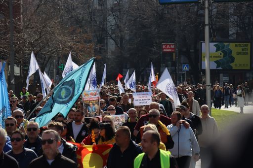 Sindikatat mbajnë protestën e radhës në Shkup  kërkojnë rritje të pagave