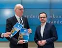 SPD und CDU in Brandenburg unterzeichnen Koalitionsvertrag