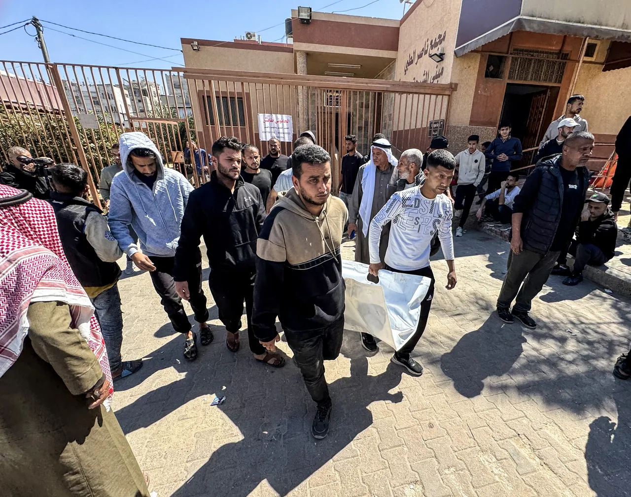 Sulmet izraelite vazhdojnë shkeljen e armëpushimit në Gazë, vriten tre palestinezë