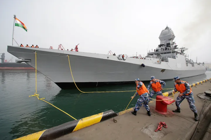 Индия направила к Ормузу военные корабли
