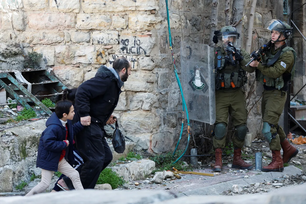 Detenidos en la oscuridad: el sufrimiento de los niños palestinos bajo el sistema militar israelí