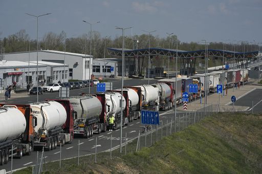 Kolona kilometrike në kufirin mes Bosnjës dhe Kroacisë për shkak të protestës së transportuesve